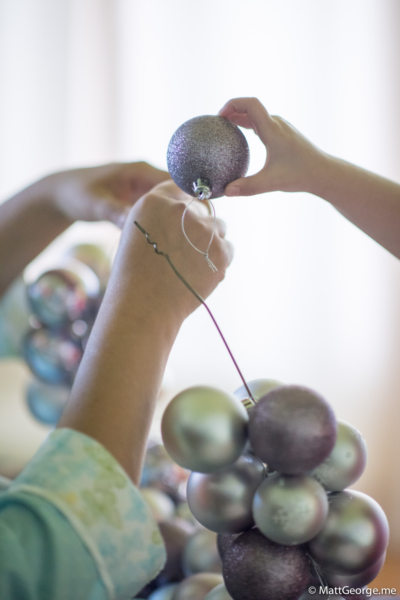 Bella Getting an Ornament